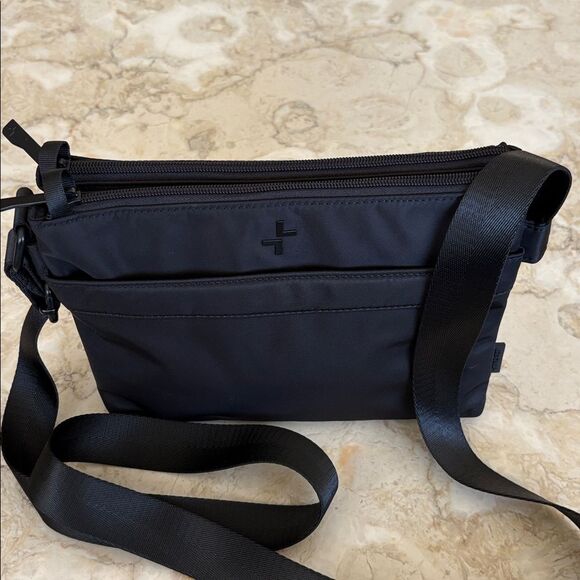 NWOT Tracker Anti Theft RFID Black Nylon Crossbody Bag Unisex - Picture 2 of 12